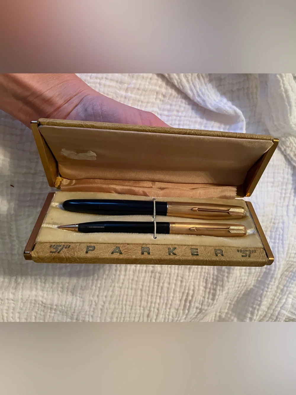 Vintage Parker 51 Black / Gold Fountain Pen set in original stamped leather case